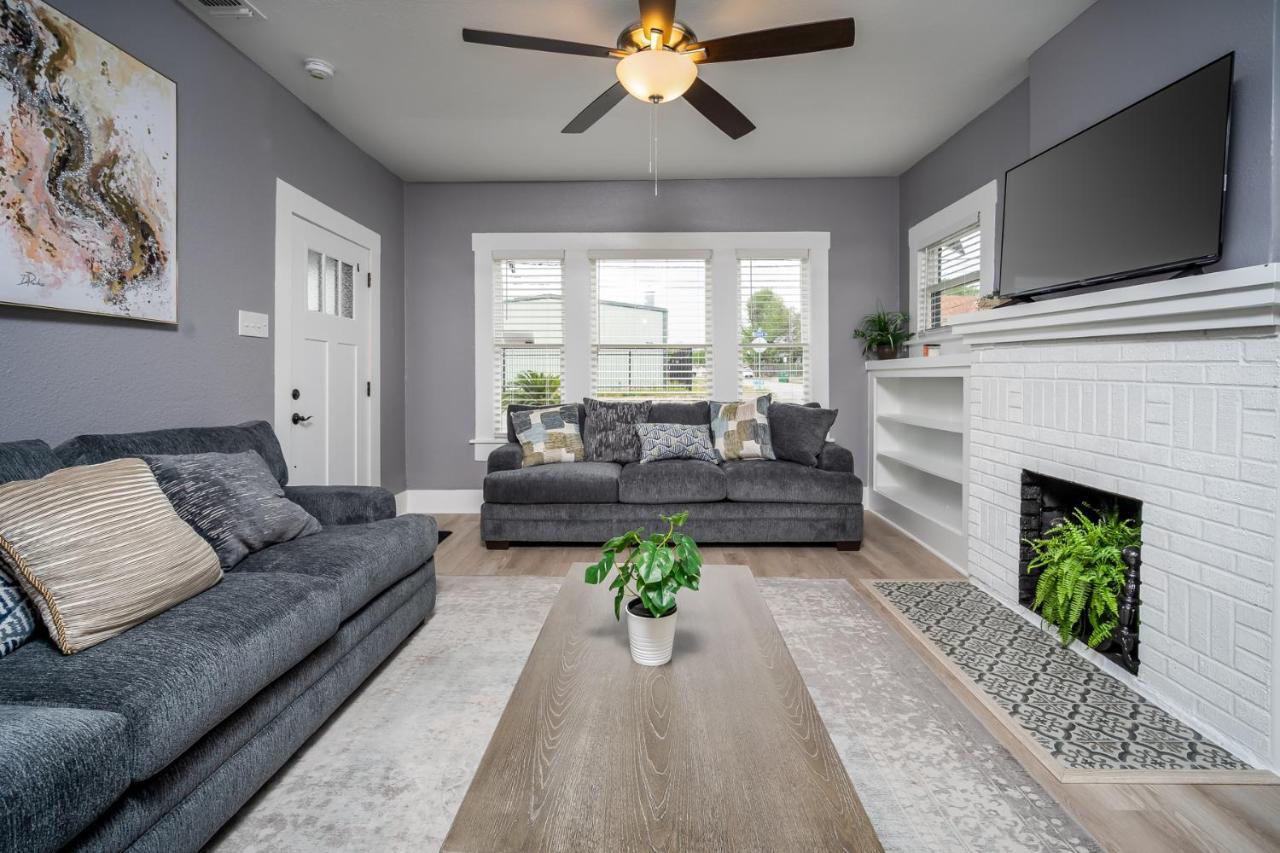 Spacious Home Near Downtown San Antonio Exteriör bild